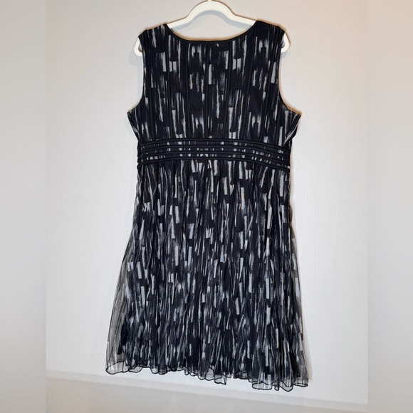 Roaman's Black and White Women’s dress, size 18 - Picture 4 of 5